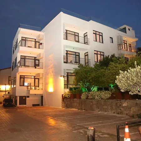 Attractive Flat With Jacuzzi Near Hadrian's Gate